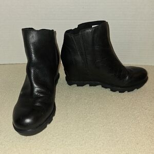 Sorel Joan of Arctic II Black Wedge Leather Ankle Boots size 7